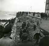 46826 Het door de golven weggeslagen gedeelte van Boulevard de Ruyter na de stormvloedramp van 1 febr. 1953.