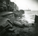 46829 Het door de golven weggeslagen gedeelte van Boulevard de Ruyter na de stormvloedramp van 1 febr. 1953.