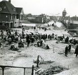 46830 De Badhuisstraat bij de Leeuwentrap na de stormvloedramp van 1 febr. 1953.