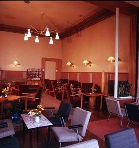 46838 Interieur van het Strandhotel op Boulevard Evertsen. Het restaurant