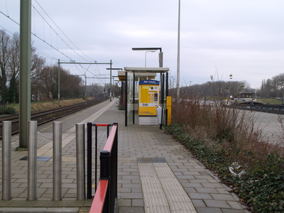 46883 Oost-Souburg, het treinstation Vlissingen-Souburg, officieel geopend op 31 mei 1986. Het perron richting Vlissingen