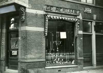47111 De Renbaan, winkel van A.J.L. Hanssen, Scheldestraat 12, hoek Glacisstraat, rijwielen, gereedschappen