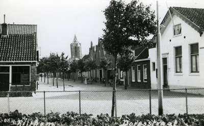 47275 Ritthem Dorpsstraat De Dorpsstraat te Ritthem met op de achtergrond de Nederlands Hervormde kerk