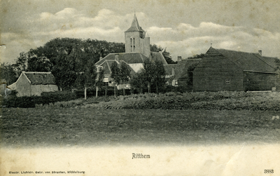 47288 'Ritthem' Gezicht op Ritthem met op de achtergrond de Nederlands Hervormde kerk en daarvoor de pastorie