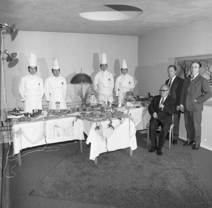 47376 Groepsfoto bij de 3e internationale Culinaire Salon van Zeeland, gehouden in hotel Britannia op Boulevard Evertsen