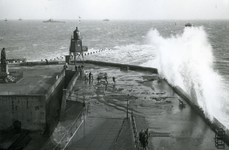 47427 De stormvloedramp van 31 januari / 1 februari 1953, het Keizersbolwerk op Boulevard de Ruyter tijdens de storm.