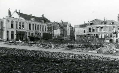 47439 Sanering van de binnenstad. De Noordstraat en de Scherminkelstraat gezien vanaf het terrein waar de huizen van de ...