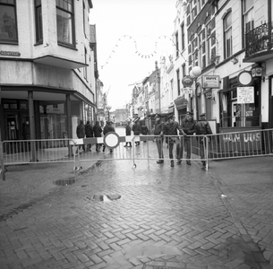 47577 Niet ontplofte bom (blindganger) uit het begin van de tweede wereldoorlog (1940) in de Vlamingstraat. De bom werd ...