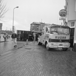 47623 Gekantelde verhuiswagen op de Nieuwendijk.