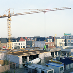 47631 Nieuwbouw in de Coosje Buskenstraat, appartementen met op de begane grond kantoorruimte, gezien vanuit de ...