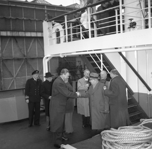 47635 Kon. Mij. De Schelde, overdracht van het vrachtschip Kinderdijk op 2 maart 1956. Bouwnr. 280, bouwjaar 1955. ...