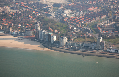 47758 Luchtfoto van Vlissingen met Boulevard Bankert, Boulevard Evertsen, Badhuisstraat en omgeving, Koudekerkseweg en ...