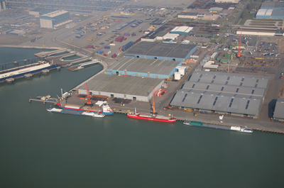 47774 Luchtfoto van Vlissingen. Industriegebied Vlissingen-oost in het Sloegebied. Sloehaven/Quarleshaven en de ...