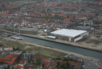 47782 Luchtfoto van Vlissingen. Het voormalige bedrijfsterrein van de Koninklijke Scheldegroep ten zuiden en noorden ...
