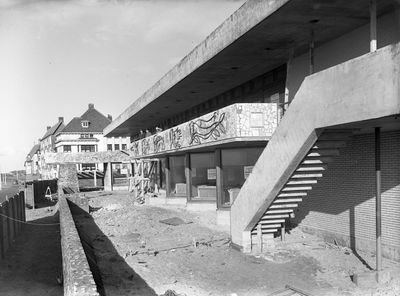 48256 Nieuwbouw van hotel Britannia op Boulevard Evertsen. Het oude hotel was in de 2e wereldoorlog zwaar beschadigd en ...