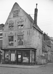 48359 Monumentaal verwaarloosd pand Palingstraat 18, hoek Korenstraat, bouwjaar ca.1651