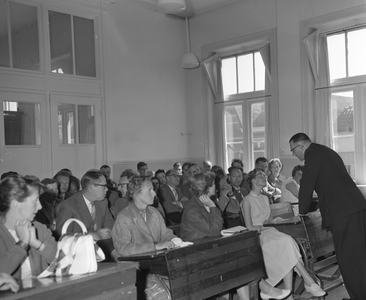 48609 Officiële opening op 30 mei van de nieuwe jeugdbibliotheek in het voormalige Burgerweeshuis in de Badhuisstraat ...