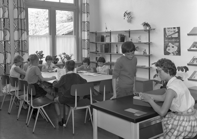 48619 De nieuwe jeugdbibliotheek in het voormalige Burgerweeshuis in de Badhuisstraat in Vlissingen