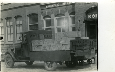 48823 Vlissingsche melkinrichting. Fabriek van Melkproducten 'de Koena', in de Glacisstraat. Directeur J.A. Visser