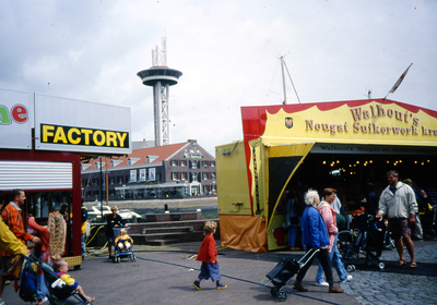 48961 Kermis te Vlissingen, enkele attracties op het De Ruyterplein