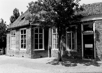 49113 Het huis Bellevue in Groot Abeele, voormalig café met speeltuin
