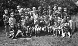 49179 Groepsfoto kleuterschool Hummelhonk op de Molenberg in Oost-Souburg