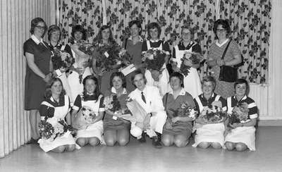 49180 Diploma uitreiking aan de verpleegsters van ziekenhuis Sint Joseph in de Van Dishoeckstraat op 30 sept. 1972.