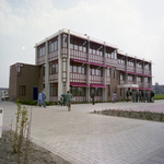 49378 Officiële opening van het nieuwe kantoor van woningbouwvereniging Basco aan de Hermesweg in Vlissingen op 15 mei 1981