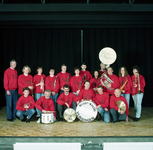 49389 Groepsfoto van de 'Meldody Makers'. Het amusementsorkest is gevormd uit leden van de harmonie 'Ons Genoegen' en ...