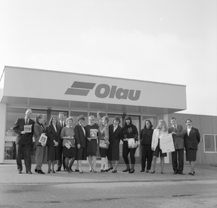 49437 Personeel van de Olau Line, de veerdienst Vlissingen-Sheerness, voor de terminal aan de Buitenhaven