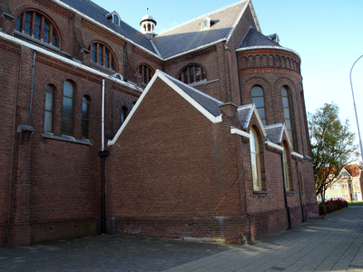 49574 De Rooms-katholieke kerk aan de Dokter Friesenstraat / Singel.De kerk is gebouwd in 1911 en op 24 dec. van dat ...