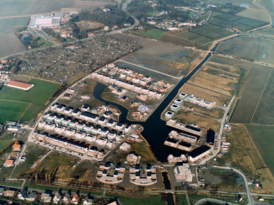 49604 Luchtfoto van Vlissingen. De nieuwe wijk Lammerenburg in aanbouw, ten noorden van de Zuidbeekseweg. Links op de ...
