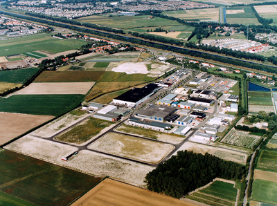 49606 Luchtfoto van Vlissingen. Het bedrijventerrein Vrijburg ten noorden van West-Souburg