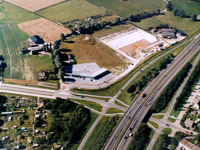 49609 Luchtfoto van Oost-Souburg. De aanleg van het bedrijventerrein bij het viaduct Ritthemsestraat en rijksweg A58