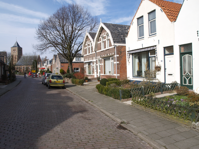 50358 Oost-Souburg, de Ritthemsestraat met op de achtergrond de Nederlands Hervormde kerk aan het Oranjeplein