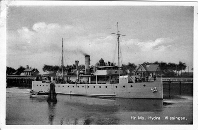 50433 'Hr. Ms. Hydra., Vlissingen.' Mijnenlegger 1-10-1910 op stapel gezet bij de Rijkswerf te Amsterdam. 7-11-1911 te ...
