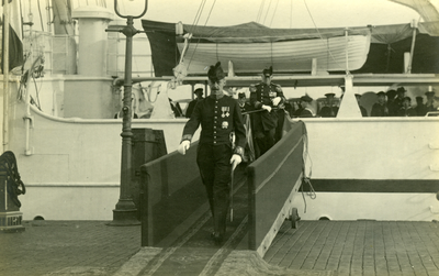 50789 Bezoek van Prinses Astrid van Zweden aan Vlissingen. Met de Zweedse kruiser Fylgia arriveerde de prinses samen ...
