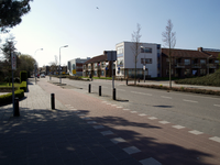 50826 De Lekstraat in Oost-Souburg met op de achtergrond woonzorgcentrum voor ouderen De Gouwe Tuyn, Lekstraat / Gouwestraat