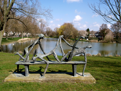 50830 Kunstwerk in het park aan de Lekstraat in de wijk Schoonenburg in Oost-Souburg