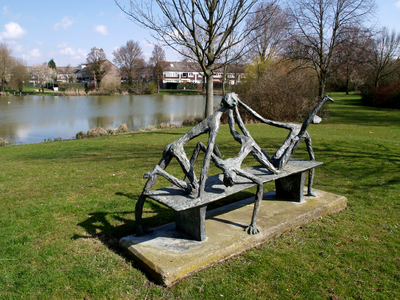 50831 Kunstwerk in het park aan de Lekstraat in de wijk Schoonenburg in Oost-Souburg