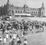 51059 Het badstrand te Vlissingen met op de achtergrond het Grand Hotel des Bains