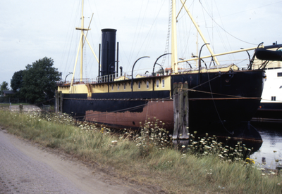 51355 Het ramschip Schorpioen in de Tweede Binnenhaven.Na de bouw werd de Schorpioen in 1868 als ramschip bij de ...