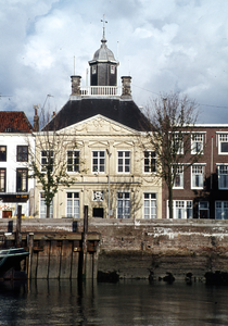 51387 Het Lampsinshuis, Nieuwendijk no.11, gesticht door reder en koopman Cornelis Lampsins