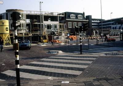 51630 Afbraak van de panden in de Coosje Buskenstraat (tussen Noordstraat en Walstraat), gezien vanaf het Betje Wolffplein