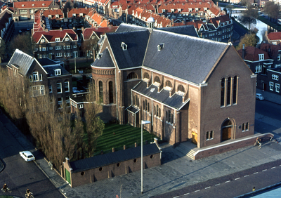 51661 De Rooms-katholieke kerk aan de Dokter Friesenstraat / Singel.De kerk is gebouwd in 1911 en op 24 dec. van dat ...