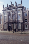 51667 Het Beeldenhuis in de Hendrikstraat. Oorspronkelijk stond het op de Dokkade, waar het in 1730 door Jan Westerwijk ...