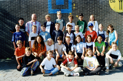 51851 Groep 6 van CBS De Wissel aan de Flamingoweg en nevenvestiging aan de Kleiweg, schooljaar 1998-1999