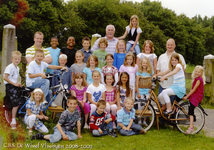 51869 Groep 4A van CBS De Wissel aan de Flamingoweg en aan de Kleiweg, schooljaar 2008-2009. Bovenste rij van l. naar ...