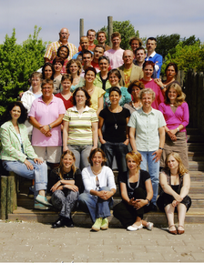 51871 Onderwijzers van CBS De Wissel aan de Flamingoweg en nevenvestiging aan de Kleiweg. Schooljaar 2005-2006