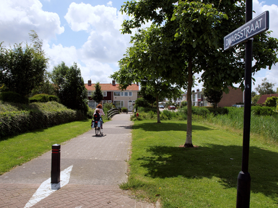 52016 De Dwarsstraat in Tuindorp West-Souburg gezien in de richting van de Steengrachtstraat